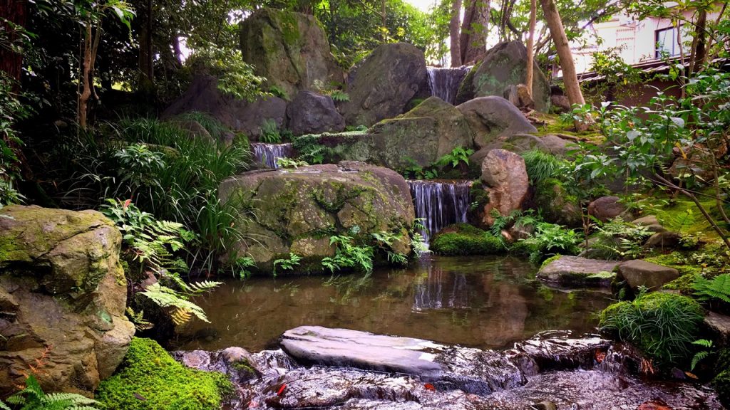 「無鄰菴庭園」琵琶湖疎水の水を引く三段の滝