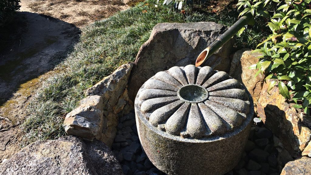 雲龍院-庭園の手水鉢