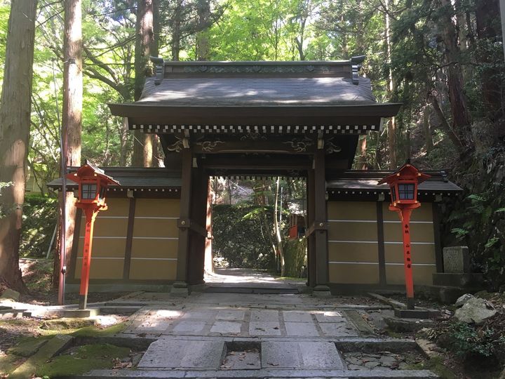 本山寺の中の門
